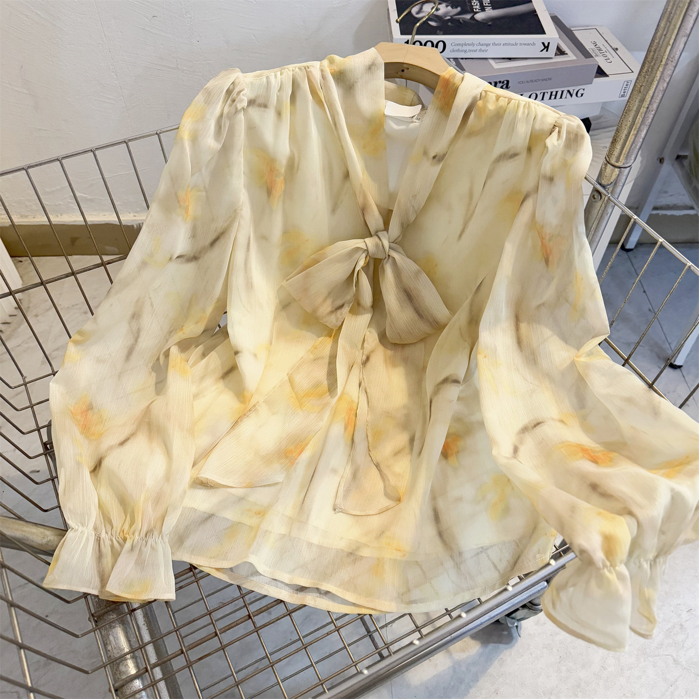 法式温柔风碎花雪纺衫女2025秋设计感减龄气质飘带蝴蝶结印花衬衫,淘宝优惠券,粉丝福利购,淘宝优惠卷