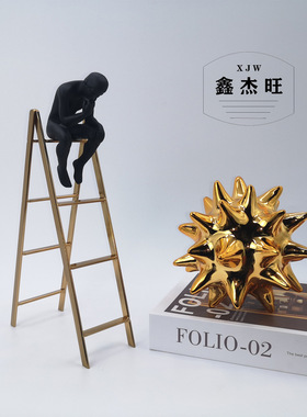 样板房装饰思想者楼梯创意软装饰品办公室书房书柜铁艺工艺品摆件