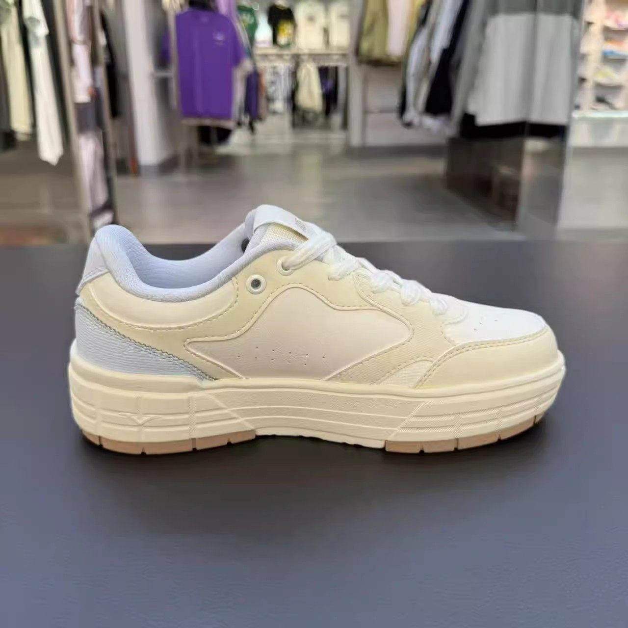 安踏皎月板鞋女子小白鞋秋季新款1经典百搭休闲运动正品122548032,淘宝优惠券,粉丝福利购,淘宝优惠卷