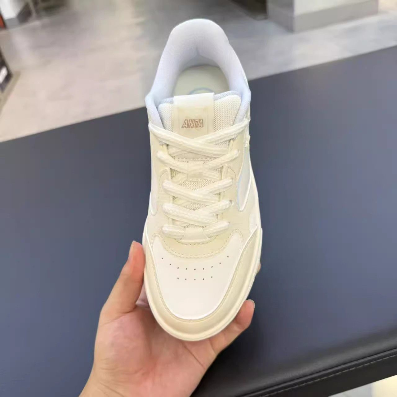 安踏皎月板鞋女子小白鞋秋季新款1经典百搭休闲运动正品122548032,淘宝优惠券,粉丝福利购,淘宝优惠卷