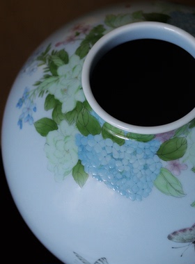 霁月堂合作款 花满市赏瓶