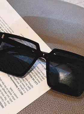 2025新款潮黑方形墨镜:防紫外线、潮PC树脂超清显瘦太阳镜