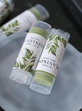 滋润茶树油。手工自制润唇膏