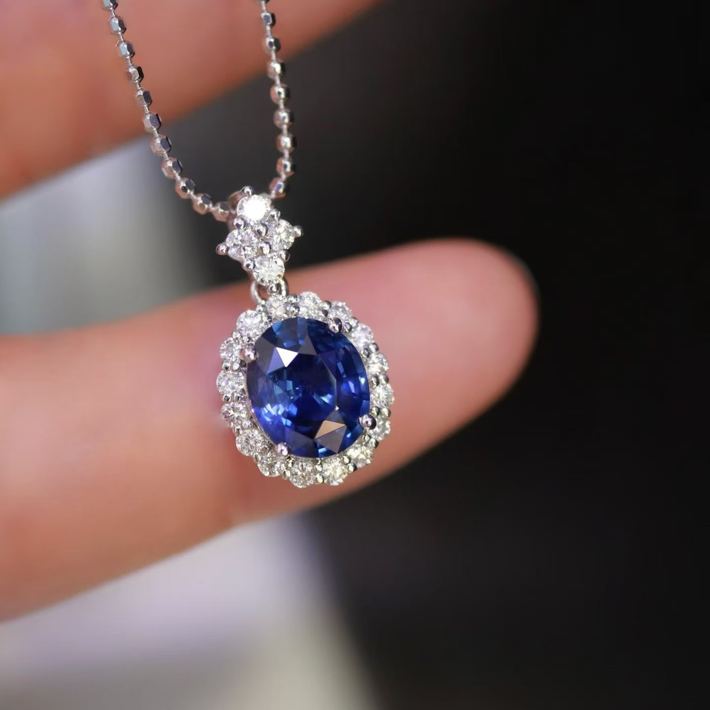 18K金钻石镶嵌 缅甸无烧蓝宝石吊坠 主石1.18克拉 优雅百搭款,淘宝优惠券,粉丝福利购,淘宝优惠卷
