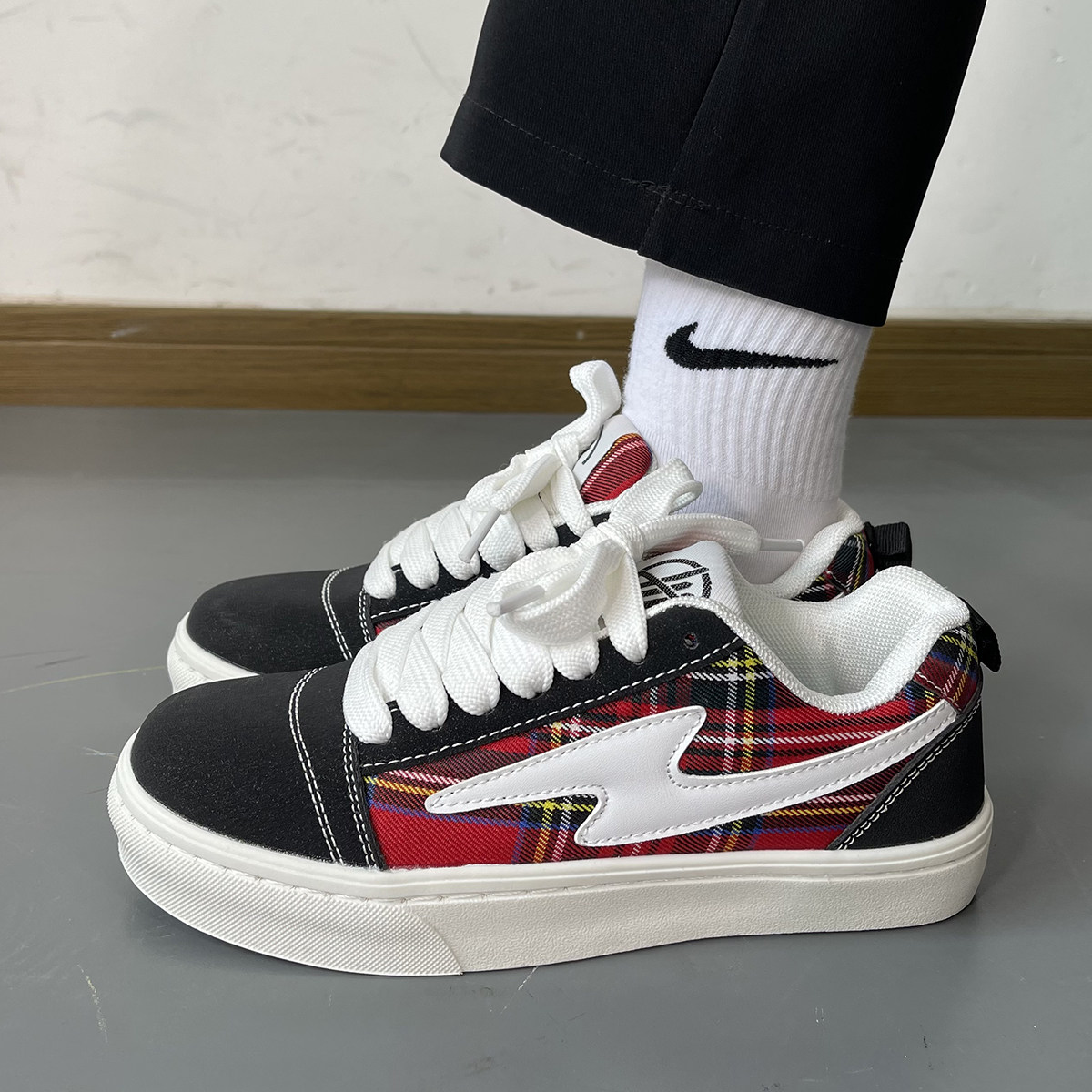 国潮男鞋ins潮牌小众原创复古闪电面包鞋男情侣百搭运动滑板鞋女,淘宝优惠券,粉丝福利购,淘宝优惠卷