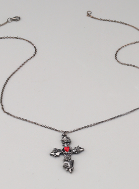 镶钻月牙蝴蝶红宝石玫瑰黑色项链