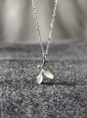 S925纯银项链女生饰品十字锁骨链 文艺百搭可爱绿树叶吊坠银链子