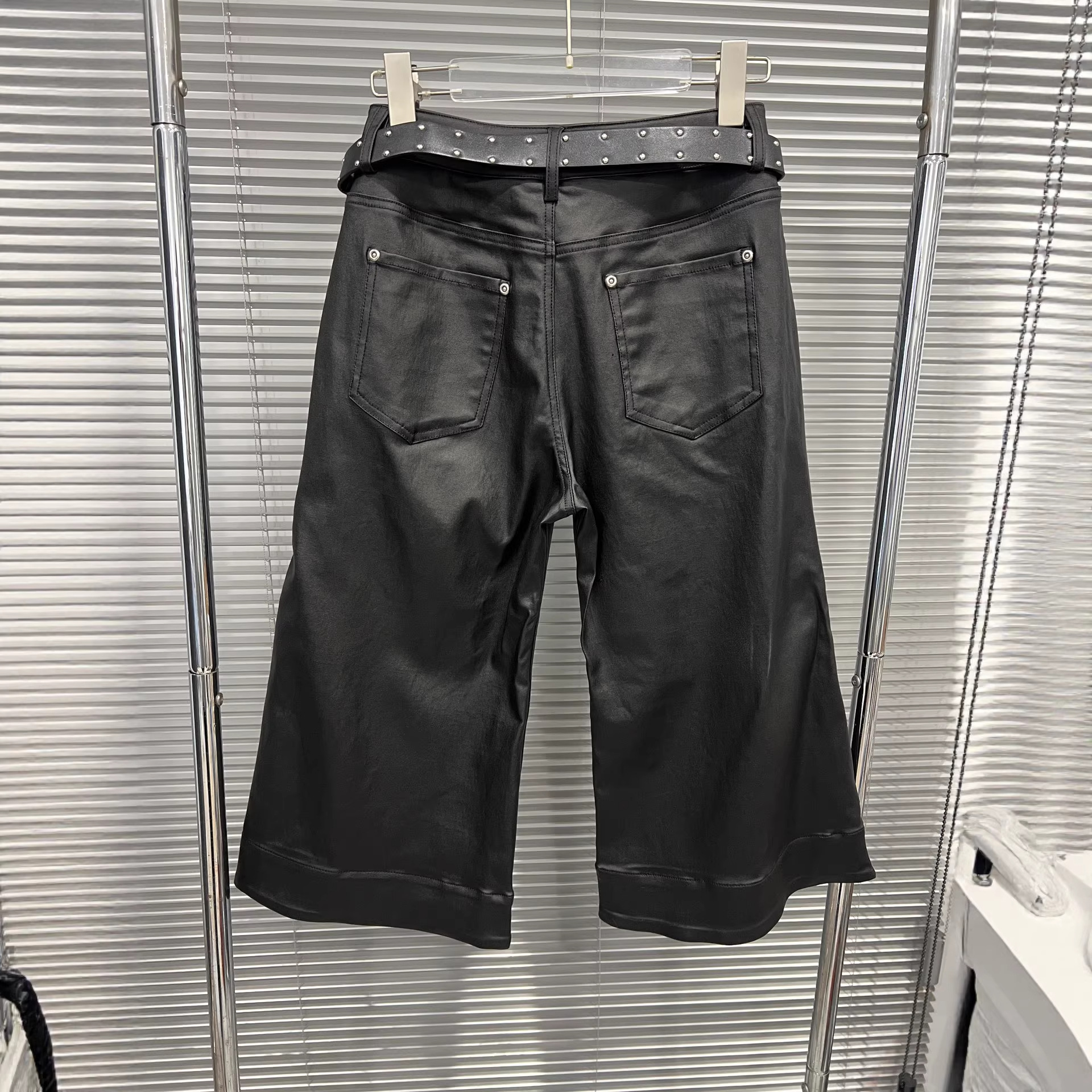 EAM STUDIO2026年春季新款机车风七分裤女帅气直筒宽松配腰带皮裤,淘宝优惠券,粉丝福利购,淘宝优惠卷