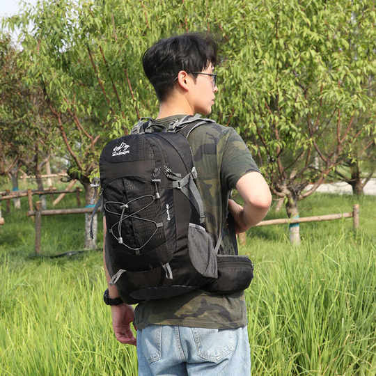 Легкий роскошный рюкзак на подвеске объемом 40 л.