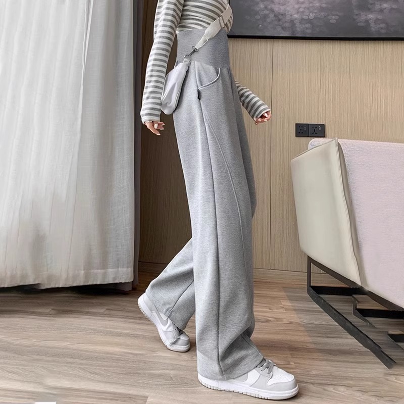 A pair of wide-legged and narrow-edition maternity pants that can be worn until birth