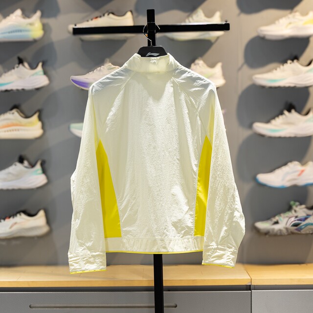 Li Ning windbreaker ແມ່ຍິງ 2026 ລະດູຮ້ອນແບບໃຫມ່ຂອງແມ່ຍິງກິລາແລ່ນແສງສະຫວ່າງປ້ອງກັນແສງແດດວ່າງເສື້ອກັນຫນາວສໍາລັບແມ່ຍິງ
