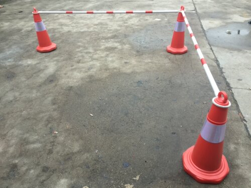固定伸缩橡胶路锥连接杆 PVC路锥警示连杆红白反光杆子交通设施！ - 图1