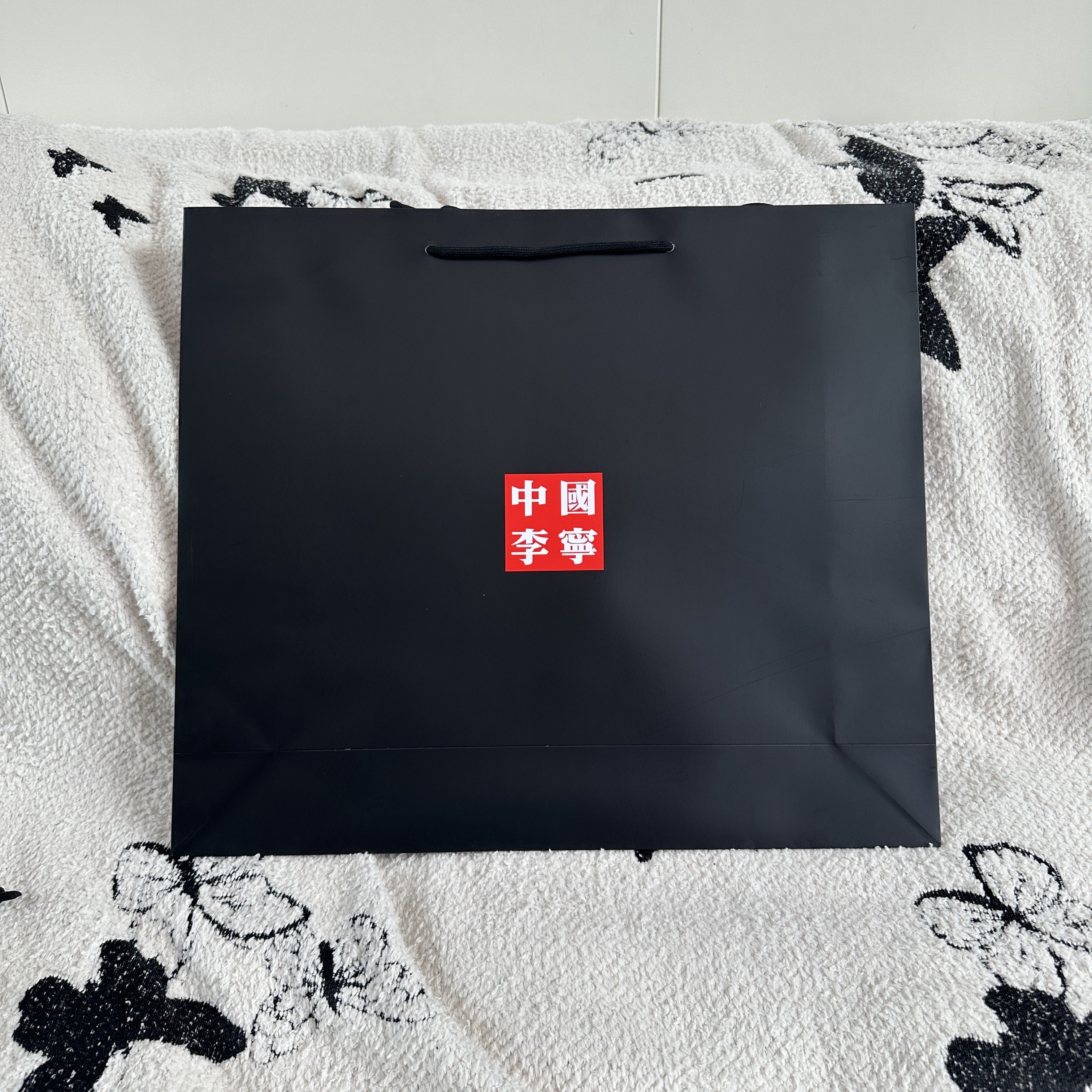 正品李宁手提纸袋 红色服装鞋盒礼品袋羽绒服袋 商场专柜购物袋,淘宝优惠券,粉丝福利购,淘宝优惠卷