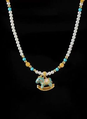 新款木马高级吊坠项链女款轻奢小众高级感锁骨链百搭毛衣链配饰品