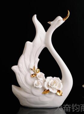 正品结代欧式陶瓷天鹅摆件现意家居客厅电视柜酒柜装饰品闺蜜婚礼