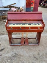 Old-style pedantro folk nostalgic old objects solid wood pedantro piano retro decorative pendulum pieces film and TV props