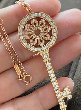 莫桑石满钻镂空太阳花项链