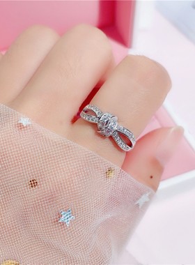 AU750纯18K玫瑰金新款美国进口D色莫桑石满钻微镶蝴蝶结戒指时尚