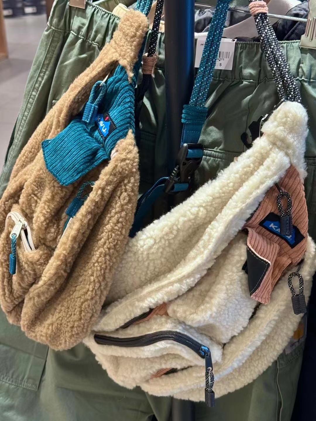 DOOITT#KAVU日系通勤休闲割绒灯芯绒拼接小号斜背包水滴包 - 图1