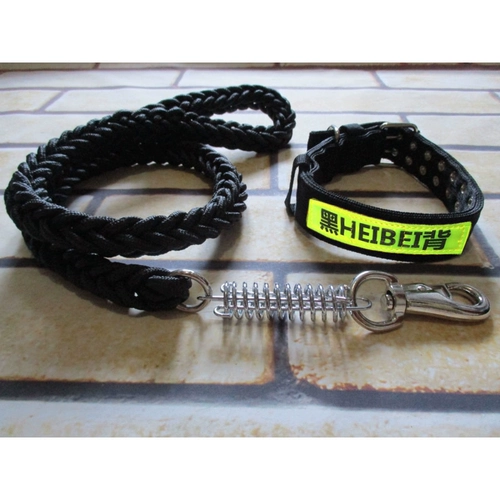 Магазин возвращается, чтобы пройти тысячи шестилетнего магазина черного магазина, специализируясь по борьбе с набором для совместной работы в середине взрыва собаки -защищены от собаки -Preshation и Delfeue Shepherd