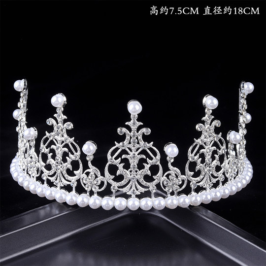 Украшение торта «Королева лебедя» на день рождения с жемчугом