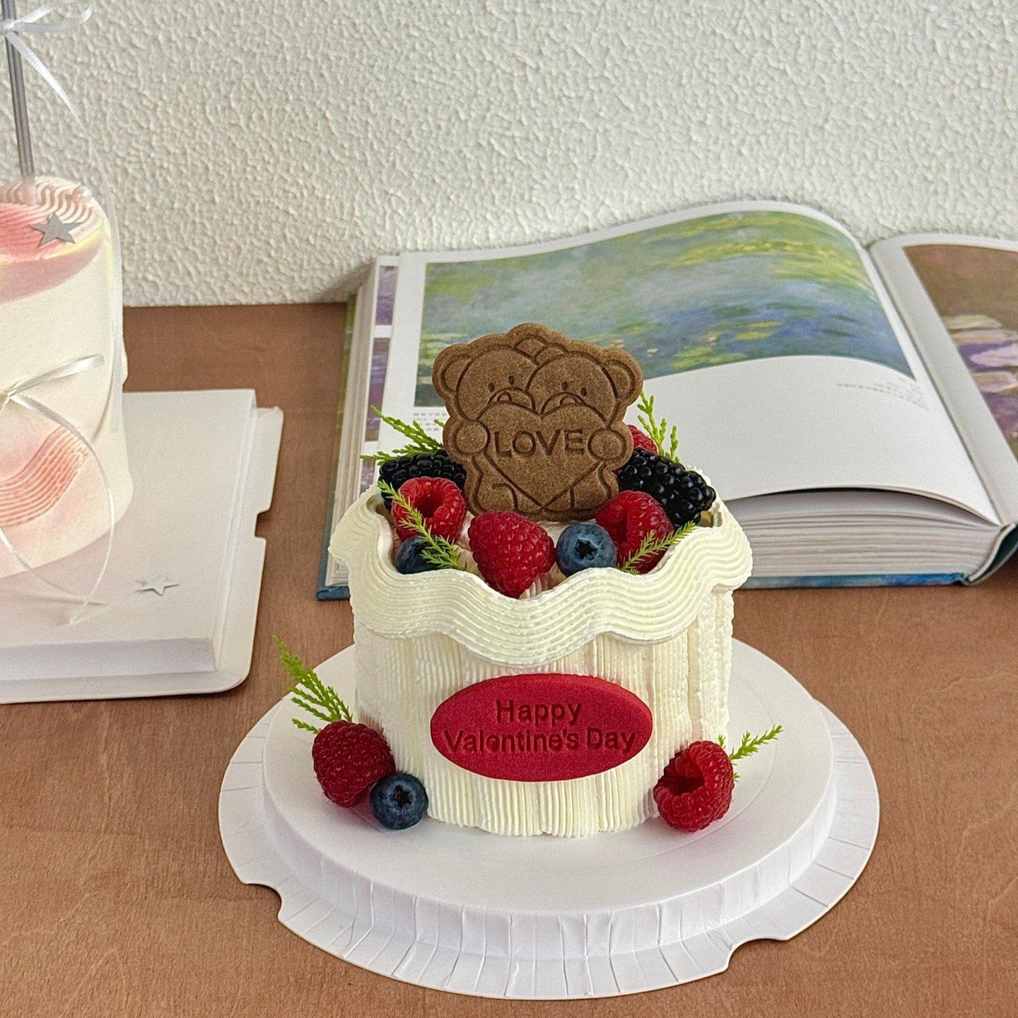 214情人节快乐饼干字牌蛋糕装饰抱爱心LOVE小熊造型饼干烘焙装扮,淘宝优惠券,粉丝福利购,淘宝优惠卷