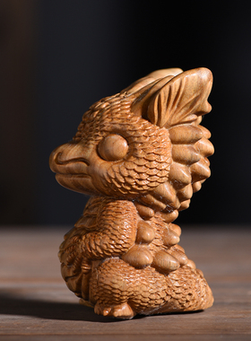 绿檀原木雕刻龙宝小摆件