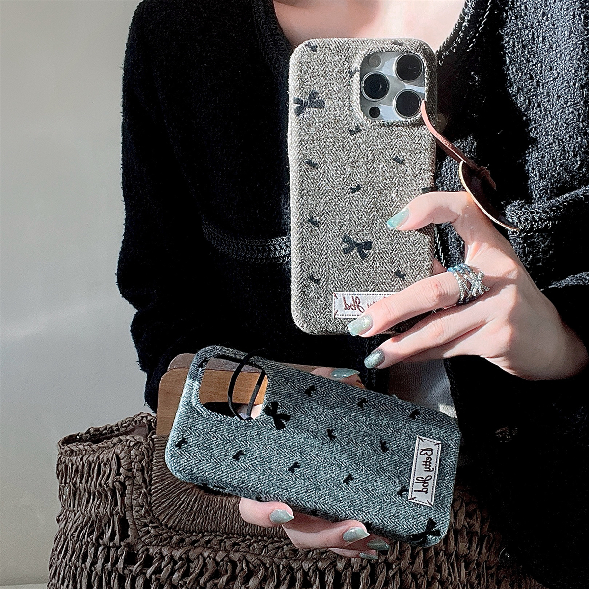 加尔 韩系ins风绒布蝴蝶结皮质吊牌挂片适用苹果17PproMax手机壳iphone15新款16pro女款14pro防摔13Pro保护套 - 图1