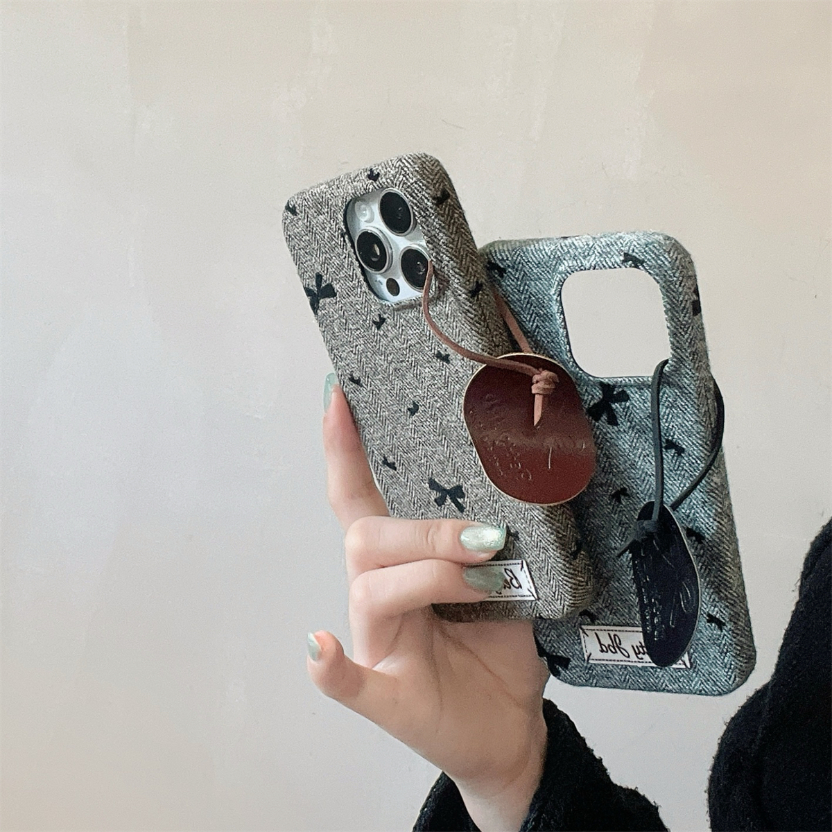 加尔 韩系ins风绒布蝴蝶结皮质吊牌挂片适用苹果17PproMax手机壳iphone15新款16pro女款14pro防摔13Pro保护套 - 图2