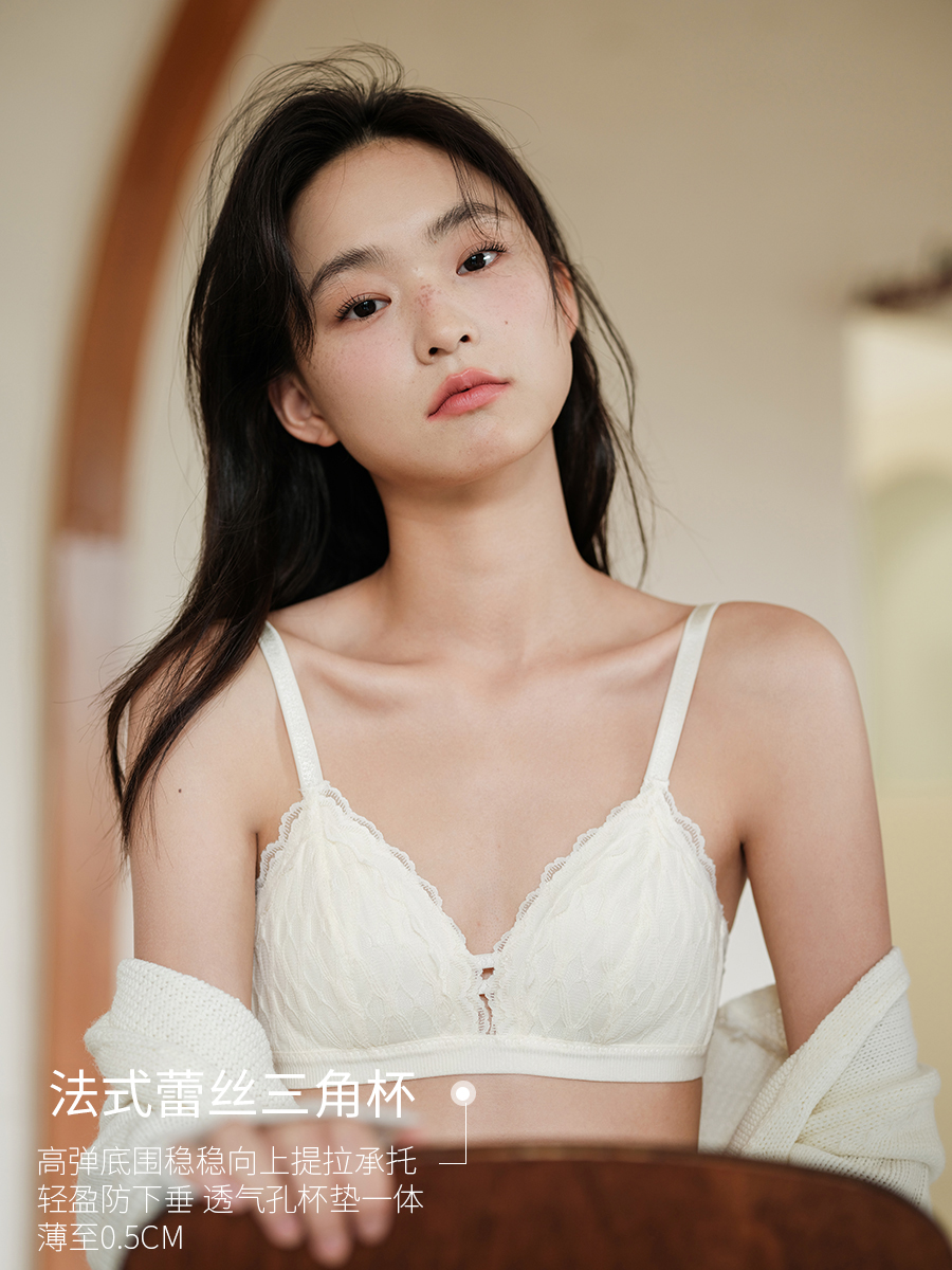 馨帮帮Bra 纯欲性感蕾丝三角杯内衣女无钢圈透气侧收大胸显小文胸 - 图0