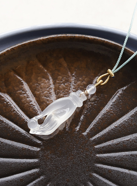 天然白冰种玉髓小佛手吊坠