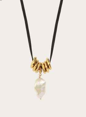 轻奢巴洛克珍珠吊坠项链高级感皮绳长款气质羊皮绳项链