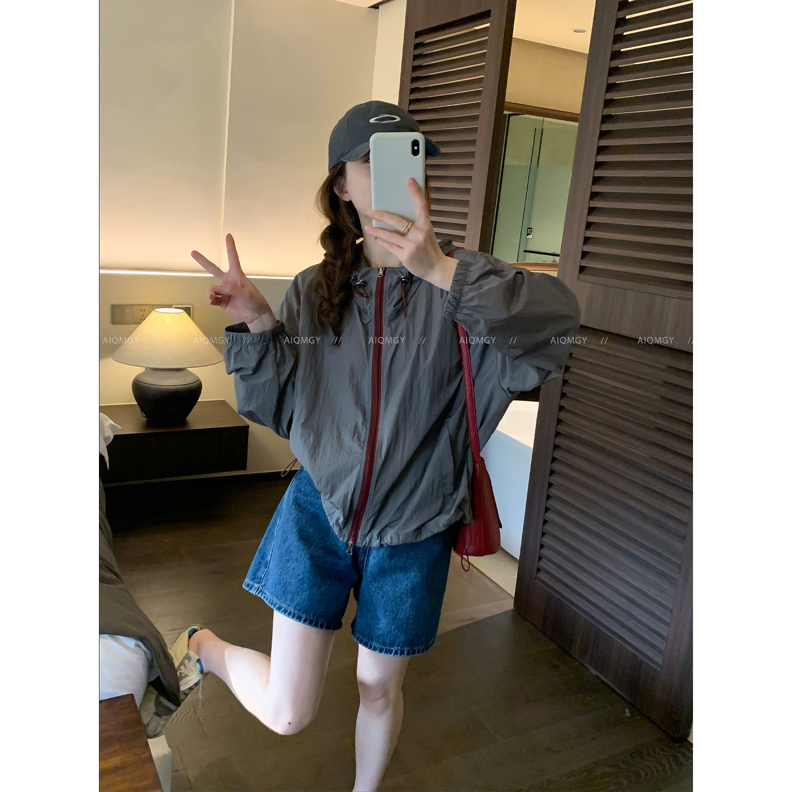 爱情魔鬼鱼 深灰色连帽拉链防晒外套女2026夏季新款时尚宽松上衣