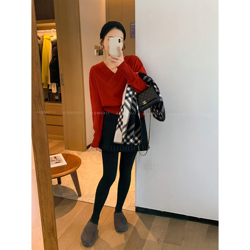 爱情魔鬼鱼 红色设计感长袖V领针织衫女2025冬季新款时尚宽松上衣 - 图0