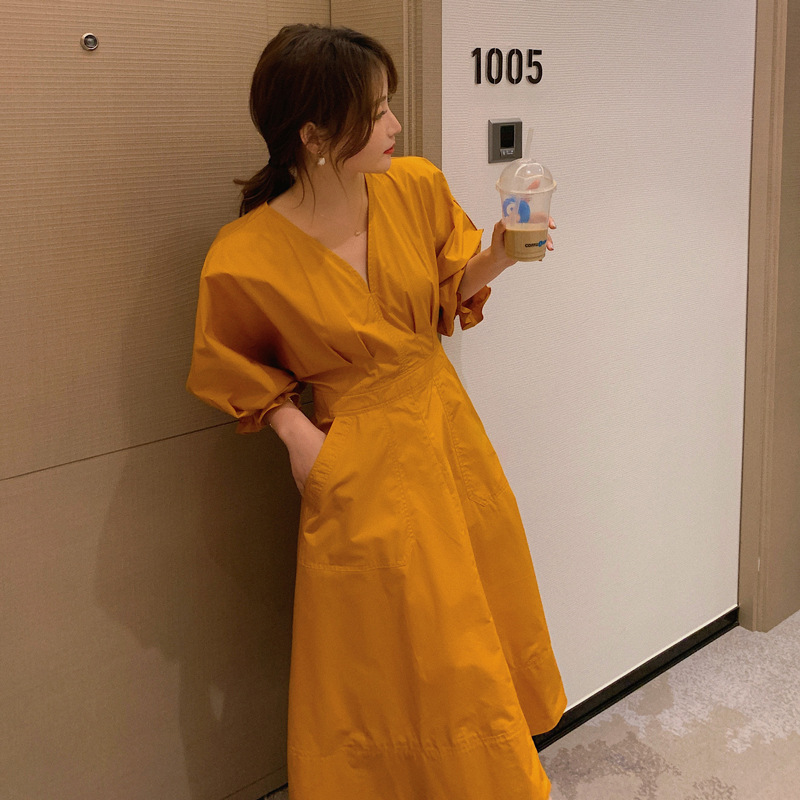 姜黄色连衣裙长裙女2024夏新款法式复古V领高腰显瘦长裙小个子裙