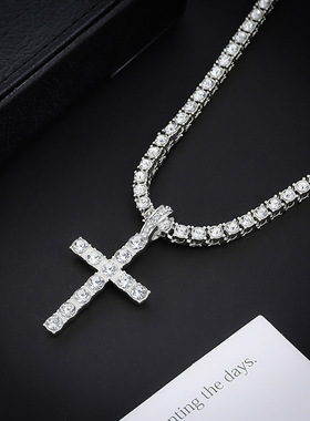 男生时尚青年小伙嘻哈十字架吊坠