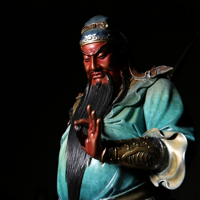 The green robe of the holy king of Guandi, the beard of Guan Gong, the statue of Guan Gong, high temperature and heat coloring, the God of Wealth, the bronze statue, the statue of the God of Wealth, attracts wealth and is worshiped in the living room.