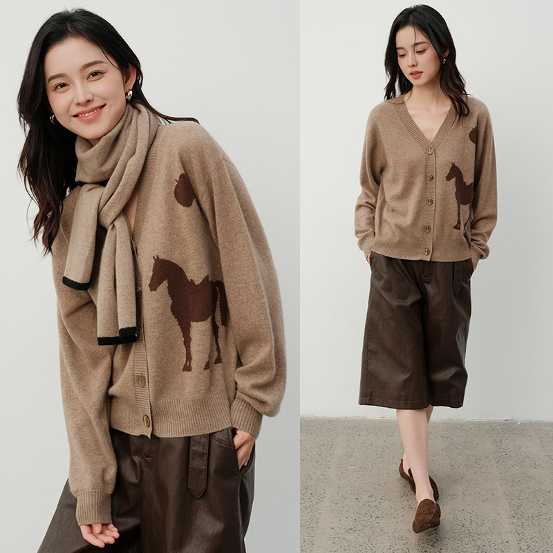 思诺芙德100%山羊绒开衫女V领马匹图案针织毛衣外套2025冬季新款,淘宝优惠券,粉丝福利购,淘宝优惠卷
