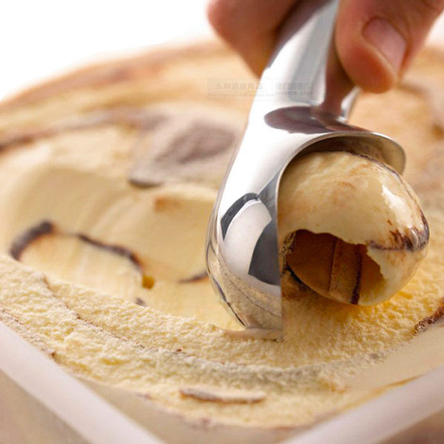 Durable and thickened self-melting ice cream scooper