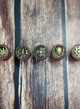 枫叶十字架木质耳环单只