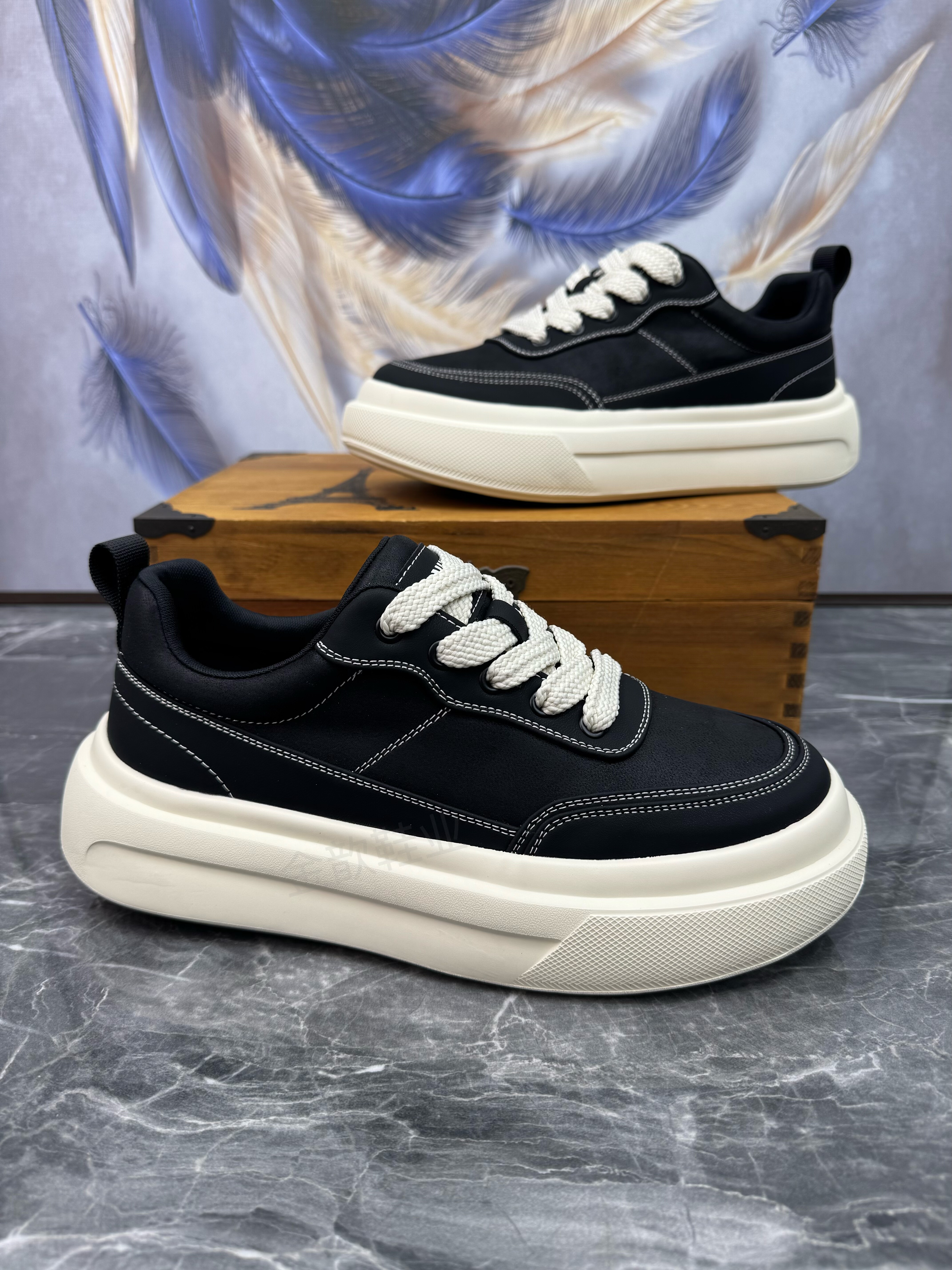 男鞋2025秋季新款潮流轻便软底简约百搭真皮透气户外运动休闲板鞋,淘宝优惠券,粉丝福利购,淘宝优惠卷