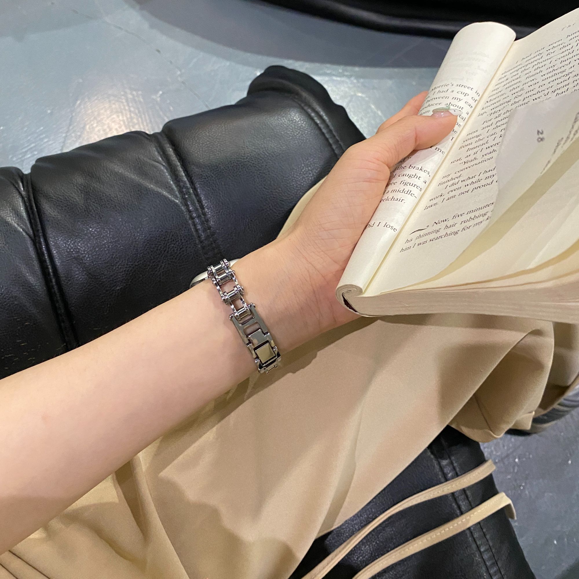 适用iwatch10表带s9细款s8苹果手表带applewatch金属钢带ultra女士s7高级感镶钻41/45mm链式s6女生个性夏透气 - 图0
