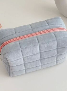 Cute Square Grid Soft Fur Makeup Bag Women Portable Travel