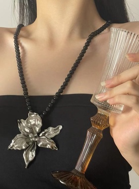 性感辣妹金属花朵吊坠黑色串珠项链甜酷轻奢气质重工夸张锁骨链女