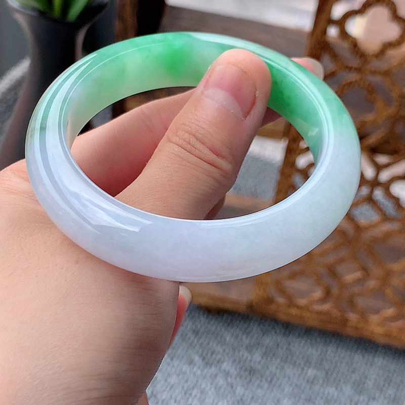 缅甸A货天然翡翠老坑冰种白底青飘绿半半水正装手镯53-54圈口 - 图3