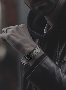 男士时尚钛钢磁石能量手链