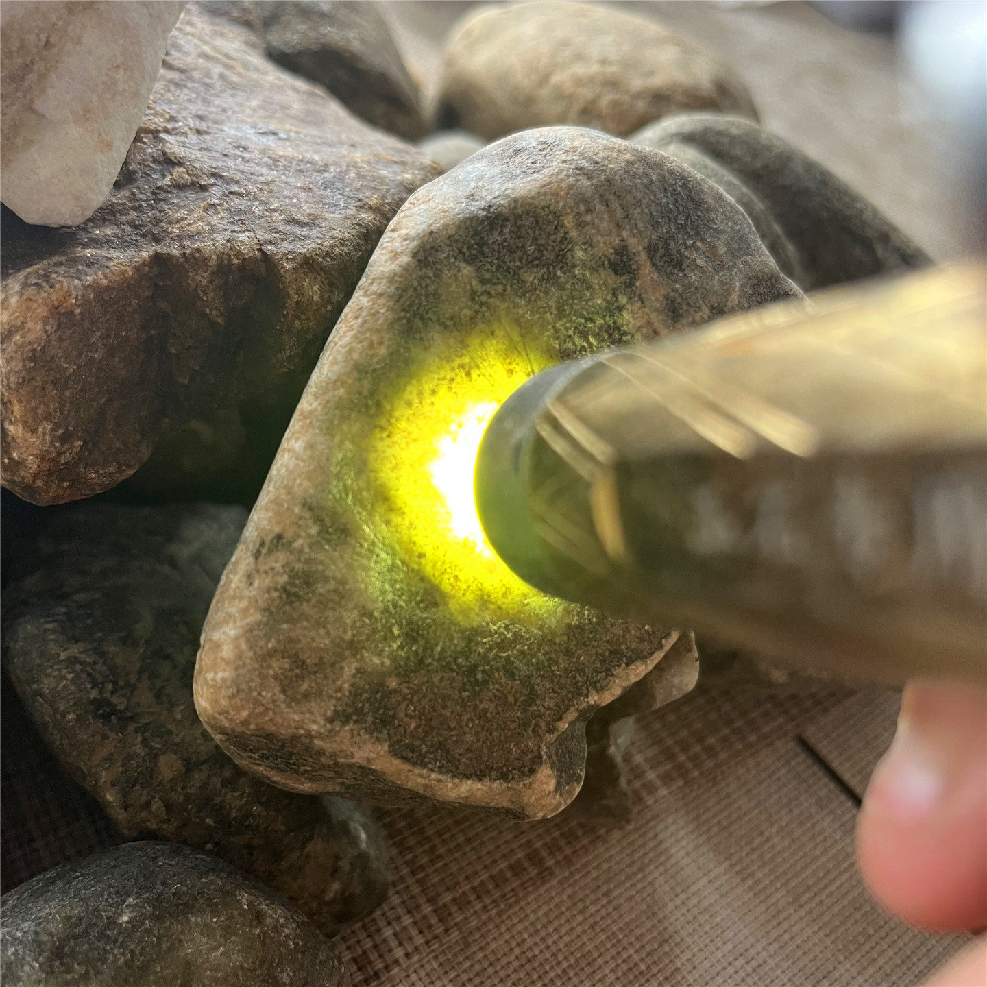 翡翠原石玉石毛料木那莫西沙莫湾基大马坎练手料9.9/块两单包邮送,淘宝优惠券,粉丝福利购,淘宝优惠卷