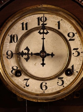 古玩木雕古董老货纯实木老式机械闹钟钟表摆件民俗老物件收藏