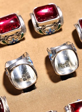 珍品旧藏老花丝工艺镶嵌景泰红宝石戒指一盒配浮雕彩绘漆器盒古玩