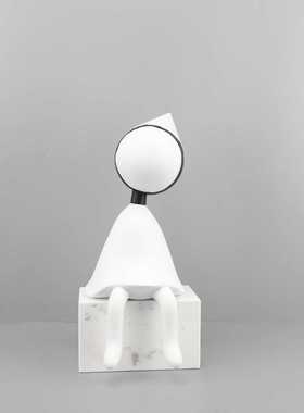 简约现代尖头卡通艾达乌鸦人物摆件电视柜样板房书房客厅软装饰品